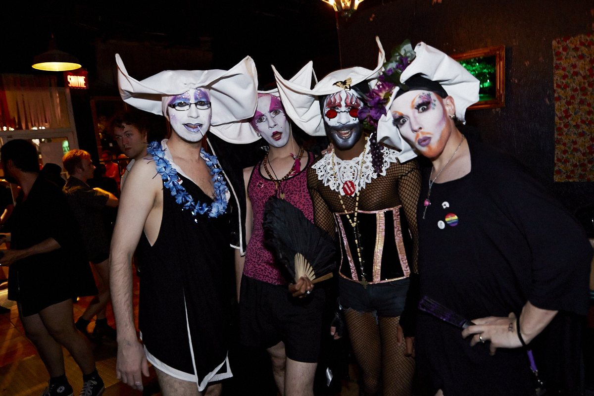 Des Montréalais en bobettes au bar le Ritz pour le party No Pants No Problem!