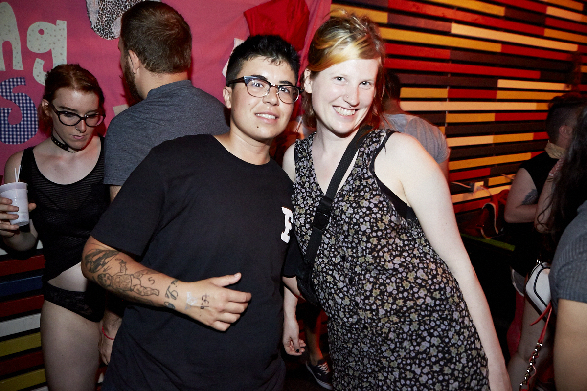 Des Montréalais en bobettes au bar le Ritz pour le party No Pants No Problem!