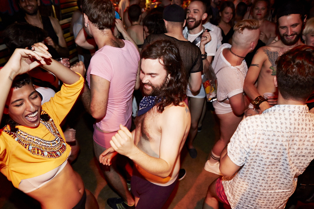 Des Montréalais en bobettes au bar le Ritz pour le party No Pants No Problem!