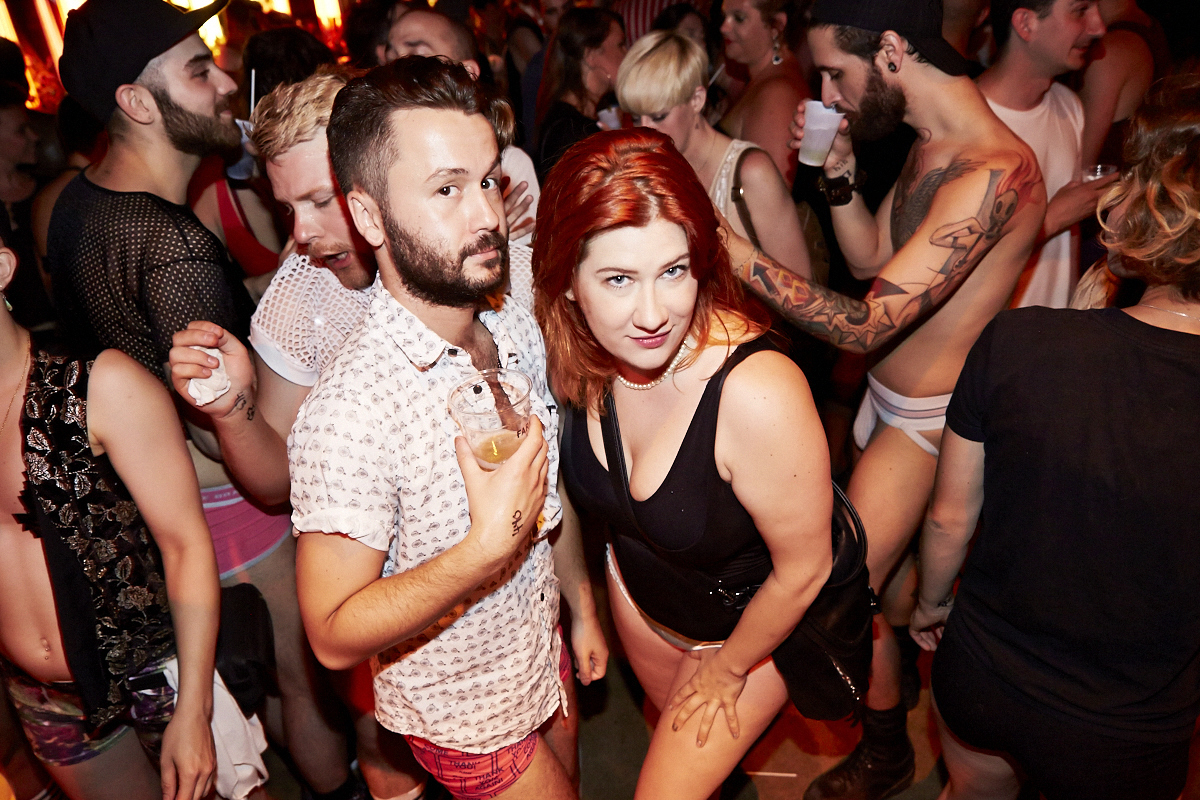 Des Montréalais en bobettes au bar le Ritz pour le party No Pants No Problem!