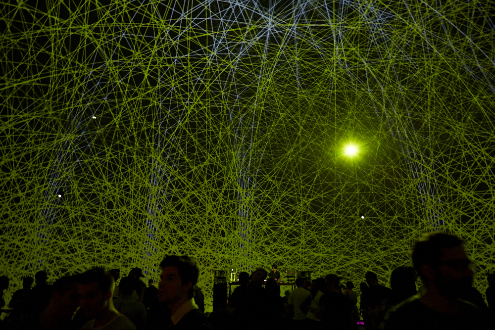 Musique électro, popsicles et folles projections pour le 1er party Dômesicle à la SAT