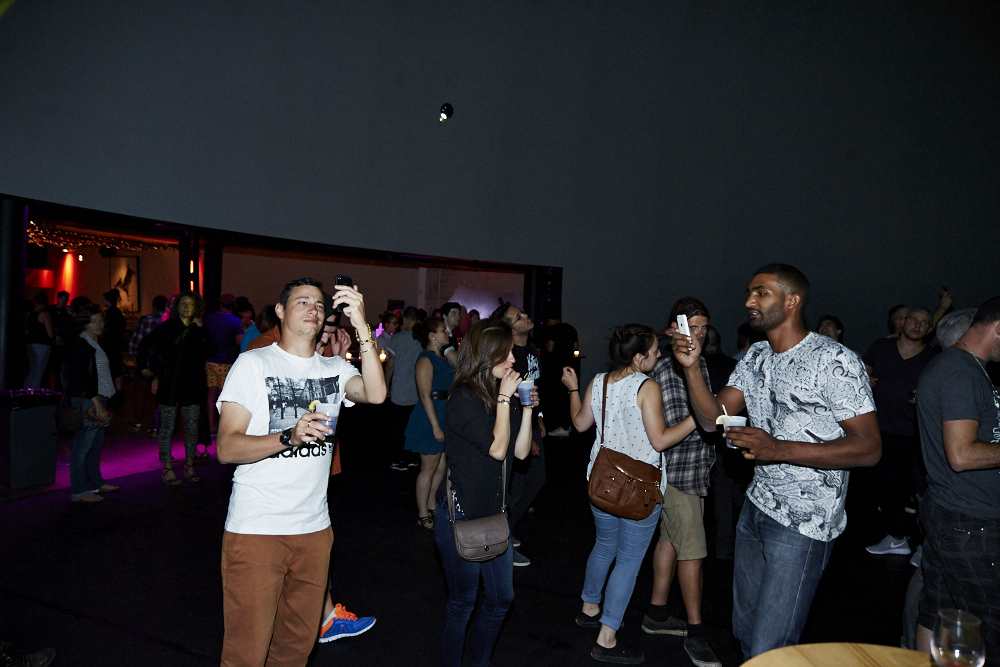 Musique électro, popsicles et folles projections pour le 1er party Dômesicle à la SAT