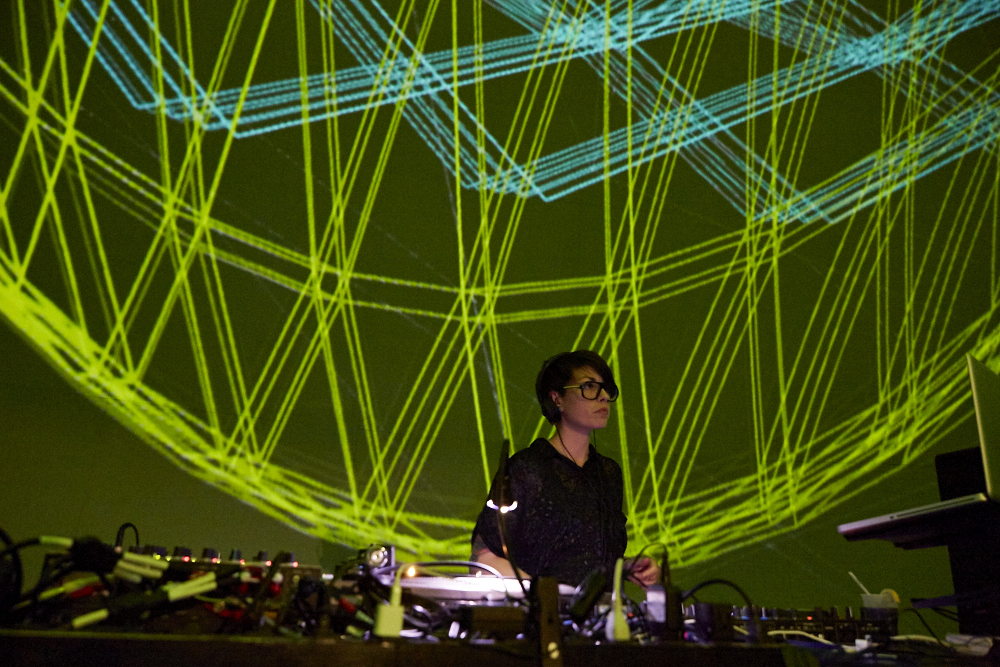 Musique électro, popsicles et folles projections pour le 1er party Dômesicle à la SAT