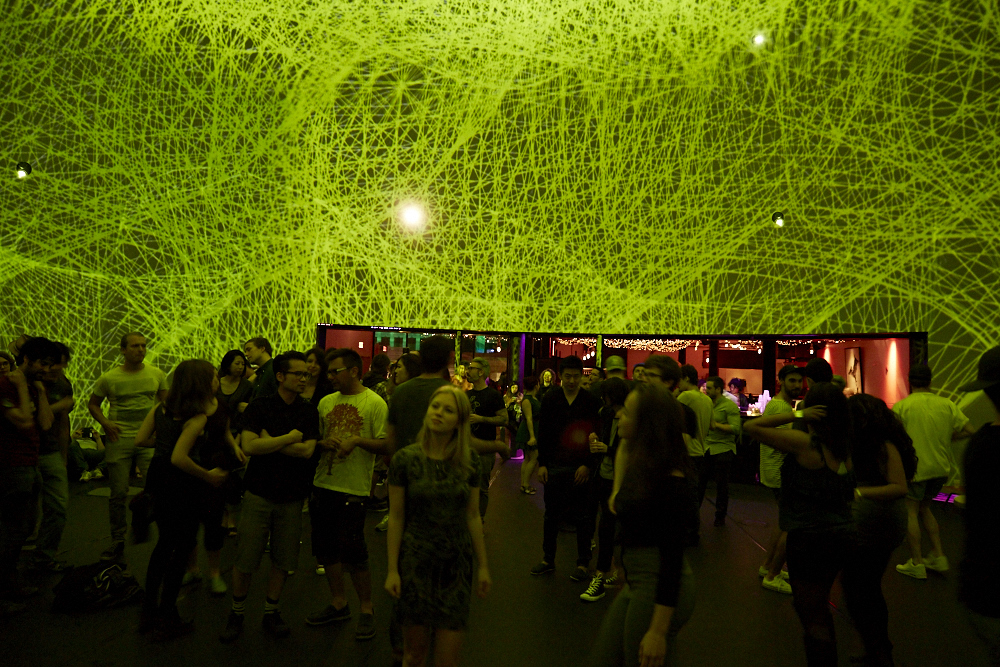 Musique électro, popsicles et folles projections pour le 1er party Dômesicle à la SAT