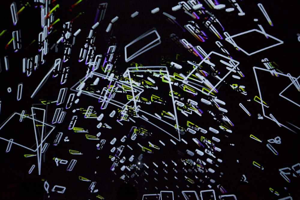 Musique électro, popsicles et folles projections pour le 1er party Dômesicle à la SAT