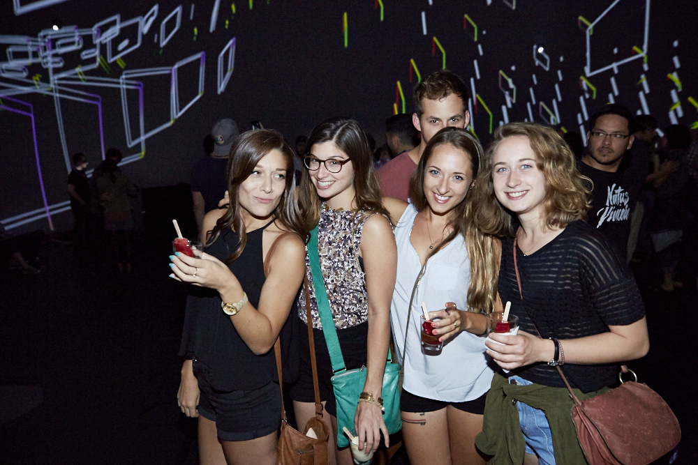 Musique électro, popsicles et folles projections pour le 1er party Dômesicle à la SAT