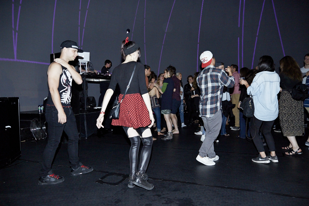 Musique électro, popsicles et folles projections pour le 1er party Dômesicle à la SAT