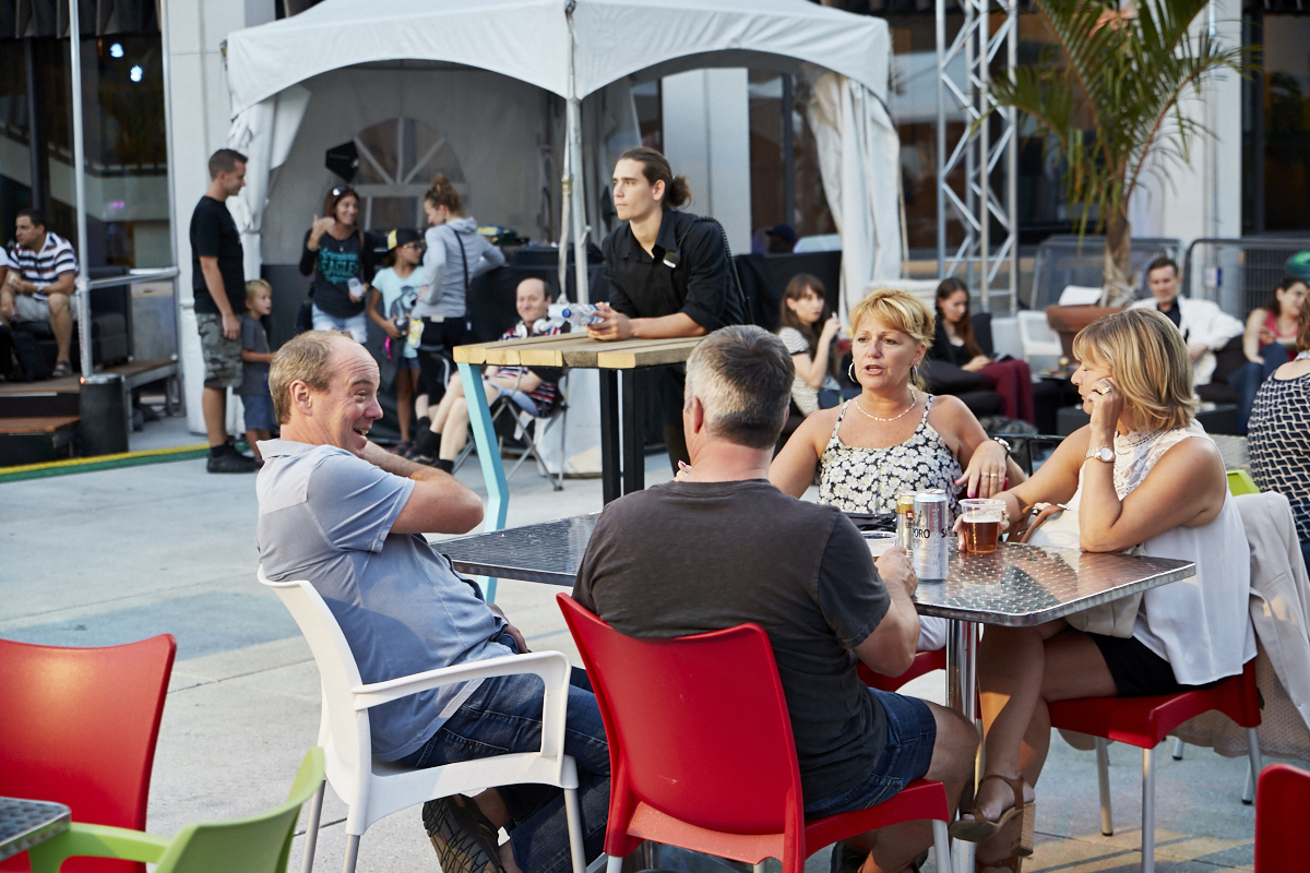 Le magazine Flanelle célèbre la mode estivale au Melting Pot de la Place des Arts!