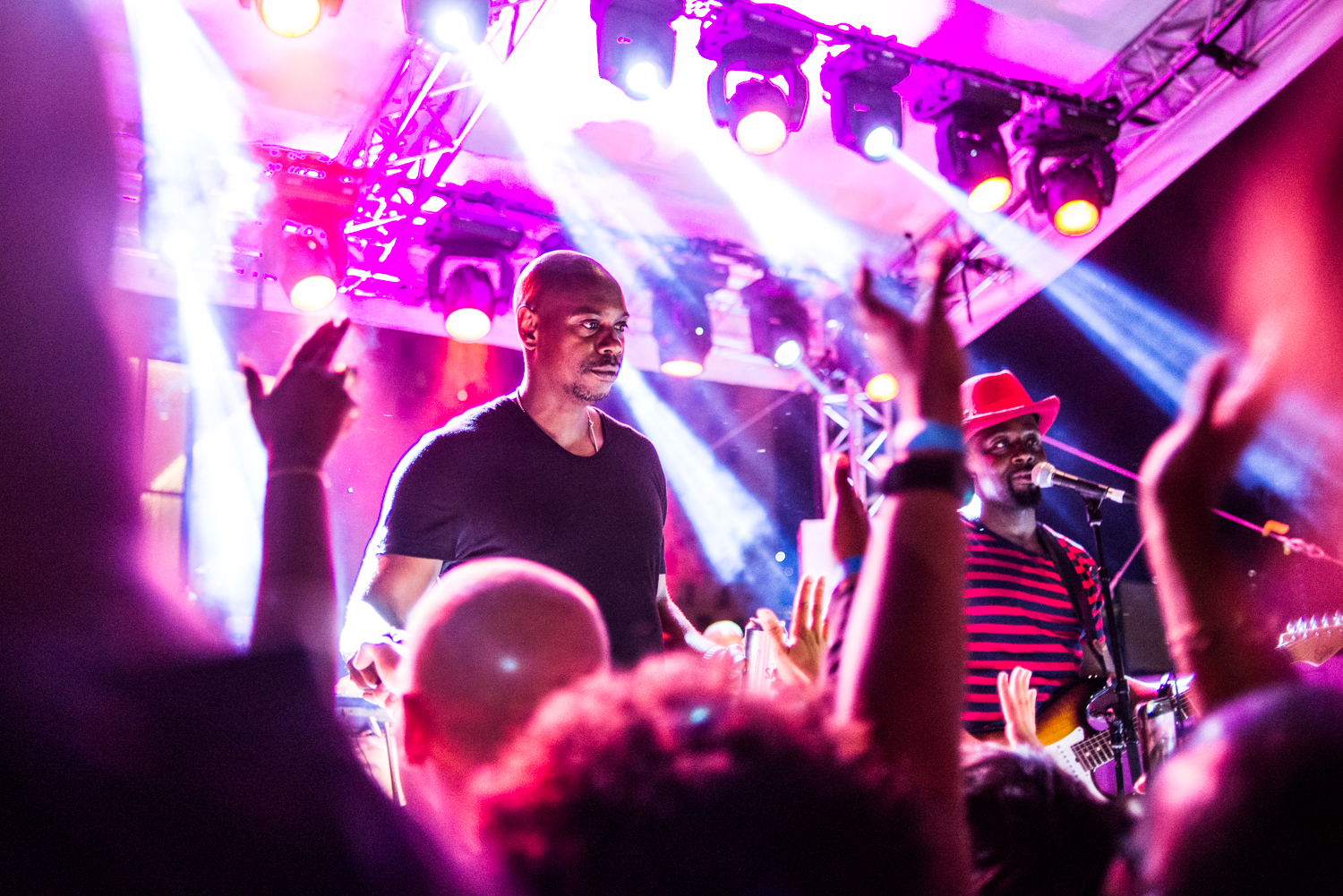 Wyclef Jean offre un DJ set mémorable en plein air au Melting Pot de Juste pour rire