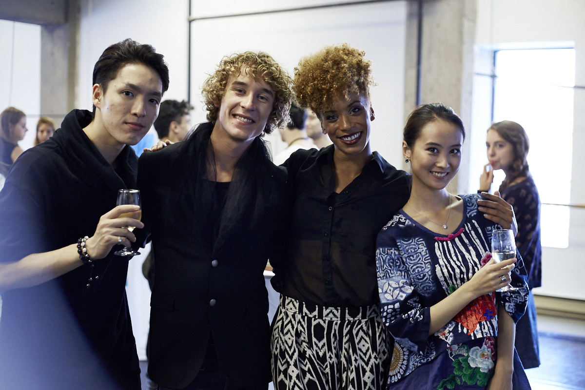 Les danseurs des Grands Ballets ouvrent les portes de leur studio pour un 5 à 7 vins et fromages