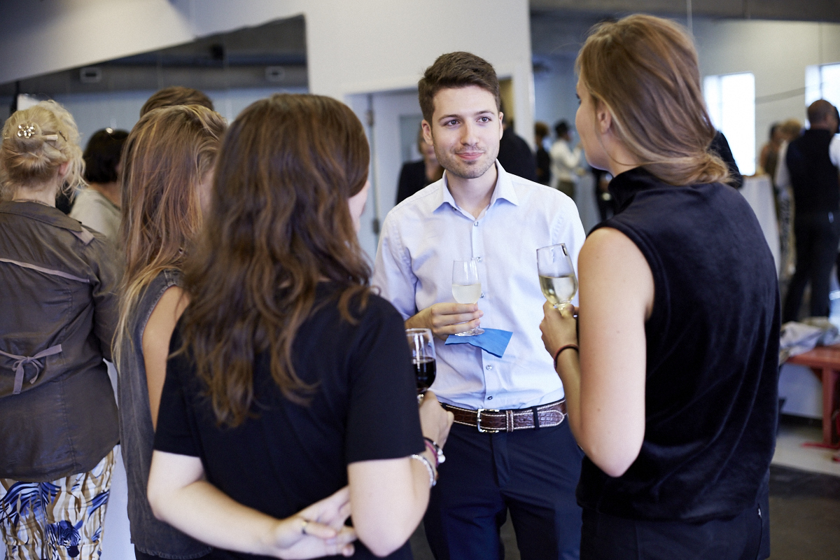 Les danseurs des Grands Ballets ouvrent les portes de leur studio pour un 5 à 7 vins et fromages
