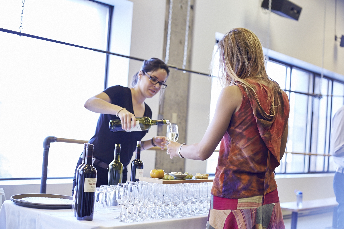 Les danseurs des Grands Ballets ouvrent les portes de leur studio pour un 5 à 7 vins et fromages