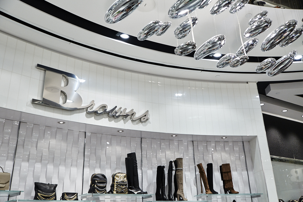 Browns lance une collection spéciale de Stan Smith Adidas en collaboration avec l'artiste montréalais TAVA