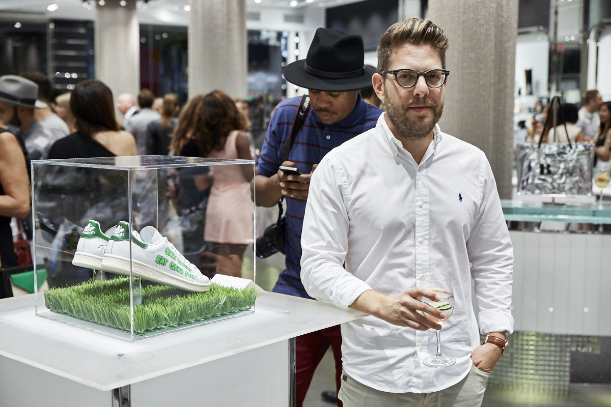 Browns lance une collection spéciale de Stan Smith Adidas en collaboration avec l'artiste montréalais TAVA