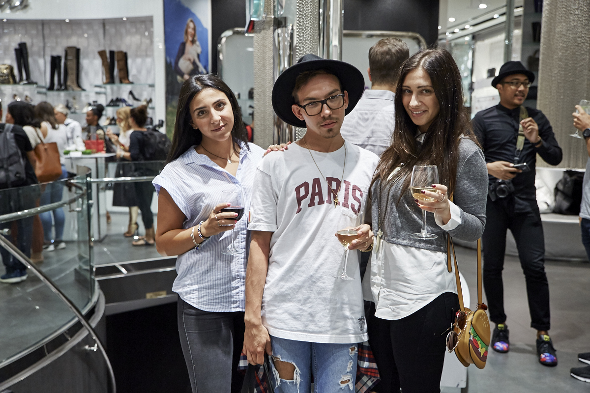 Browns lance une collection spéciale de Stan Smith Adidas en collaboration avec l'artiste montréalais TAVA