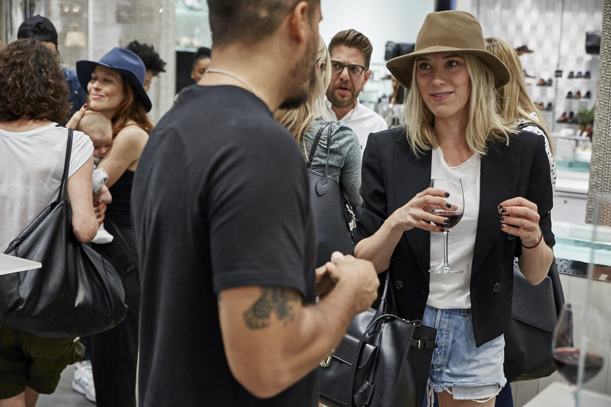 Browns lance une collection spéciale de Stan Smith Adidas en collaboration avec l'artiste montréalais TAVA