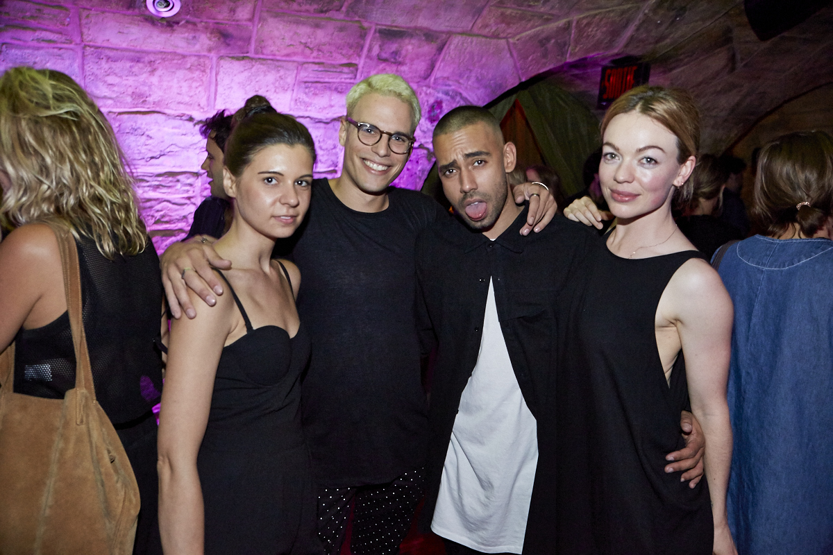 Coeur de pirate lance son nouvel album Roses dans l'étrange bar Félix