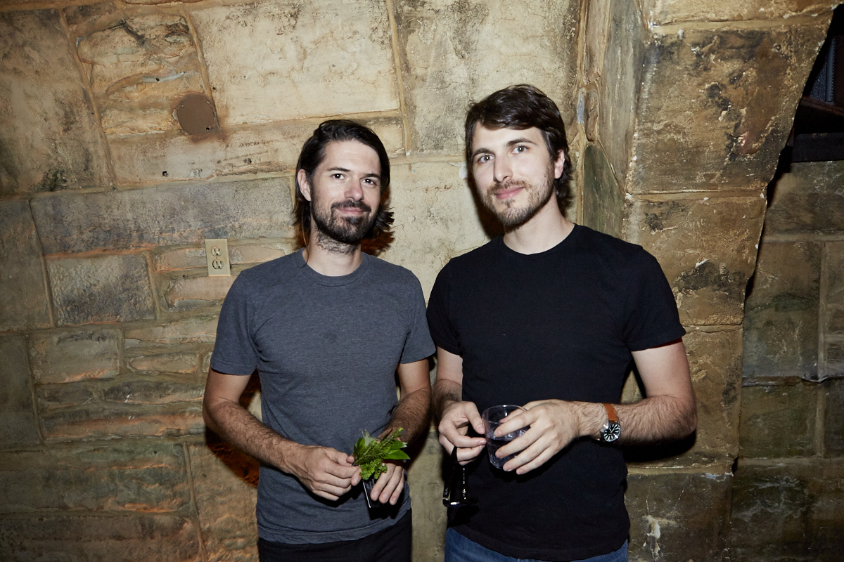 Coeur de pirate lance son nouvel album Roses dans l'étrange bar Félix