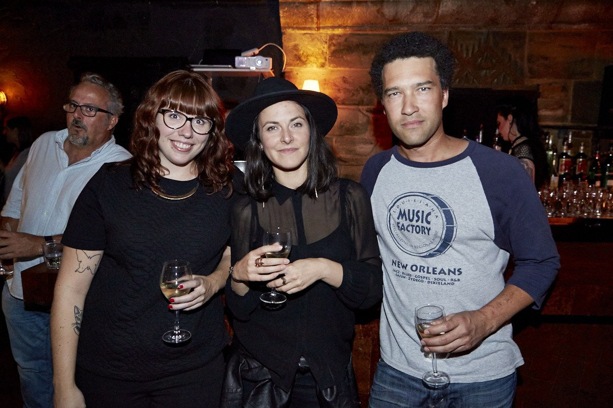 Coeur de pirate lance son nouvel album Roses dans l'étrange bar Félix