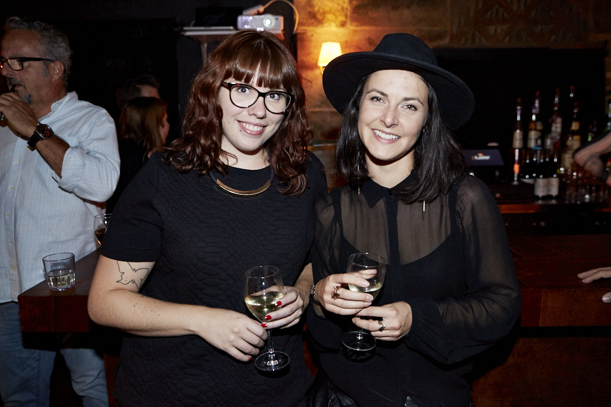 Coeur de pirate lance son nouvel album Roses dans l'étrange bar Félix