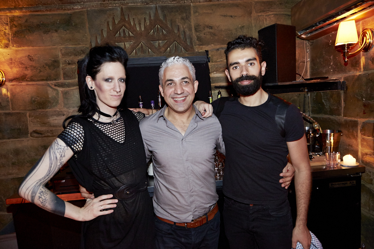 Coeur de pirate lance son nouvel album Roses dans l'étrange bar Félix