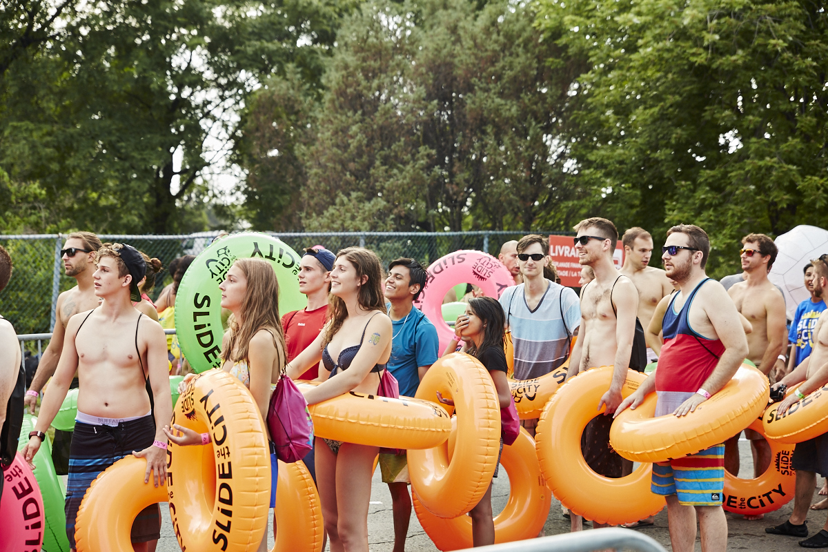 Slide the City fait glisser les Montréalais sur 305 mètres au Stade olympique