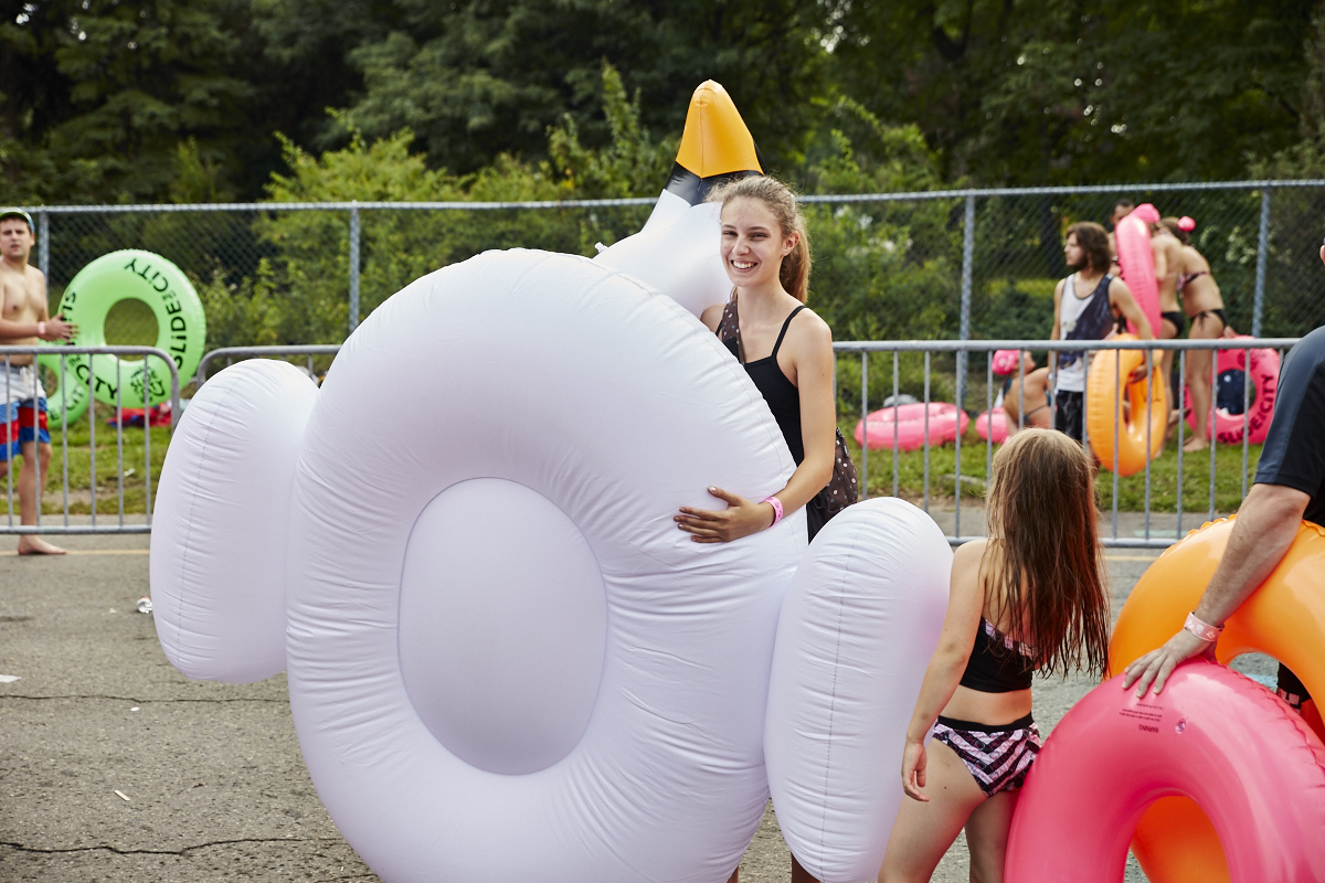 Slide the City fait glisser les Montréalais sur 305 mètres au Stade olympique