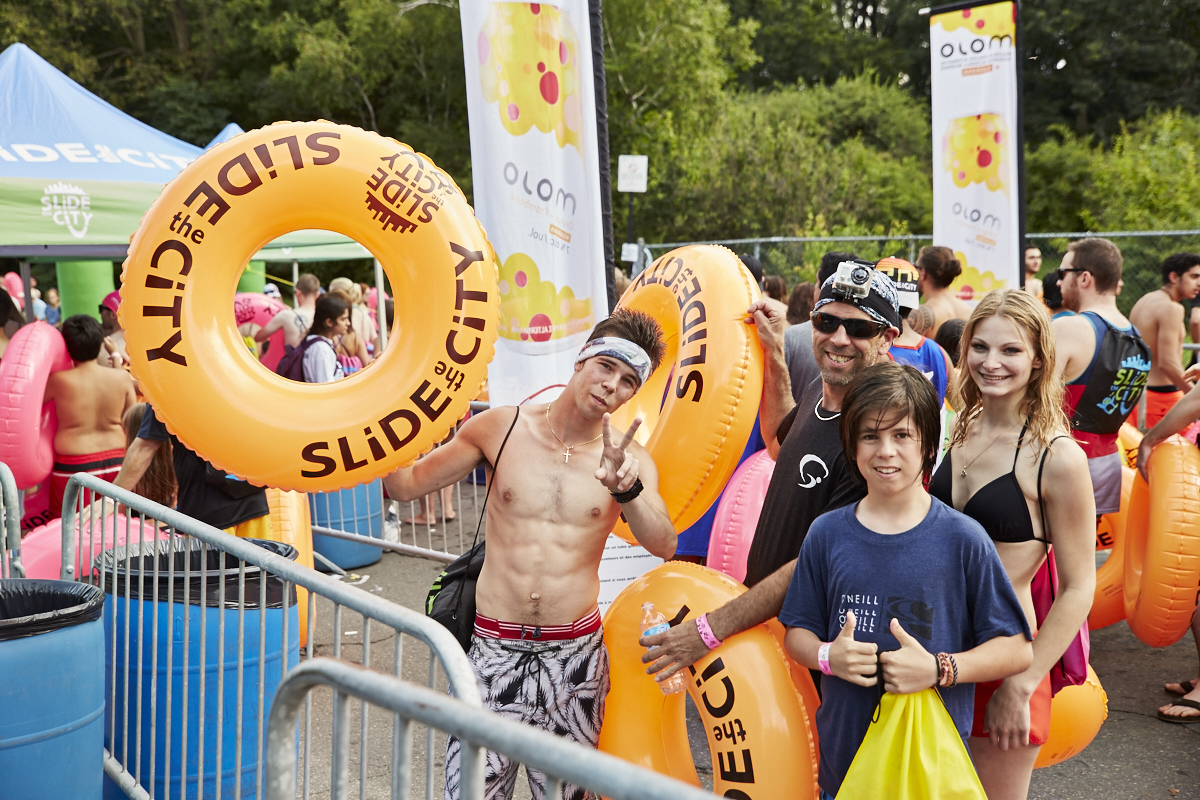 Slide the City fait glisser les Montréalais sur 305 mètres au Stade olympique