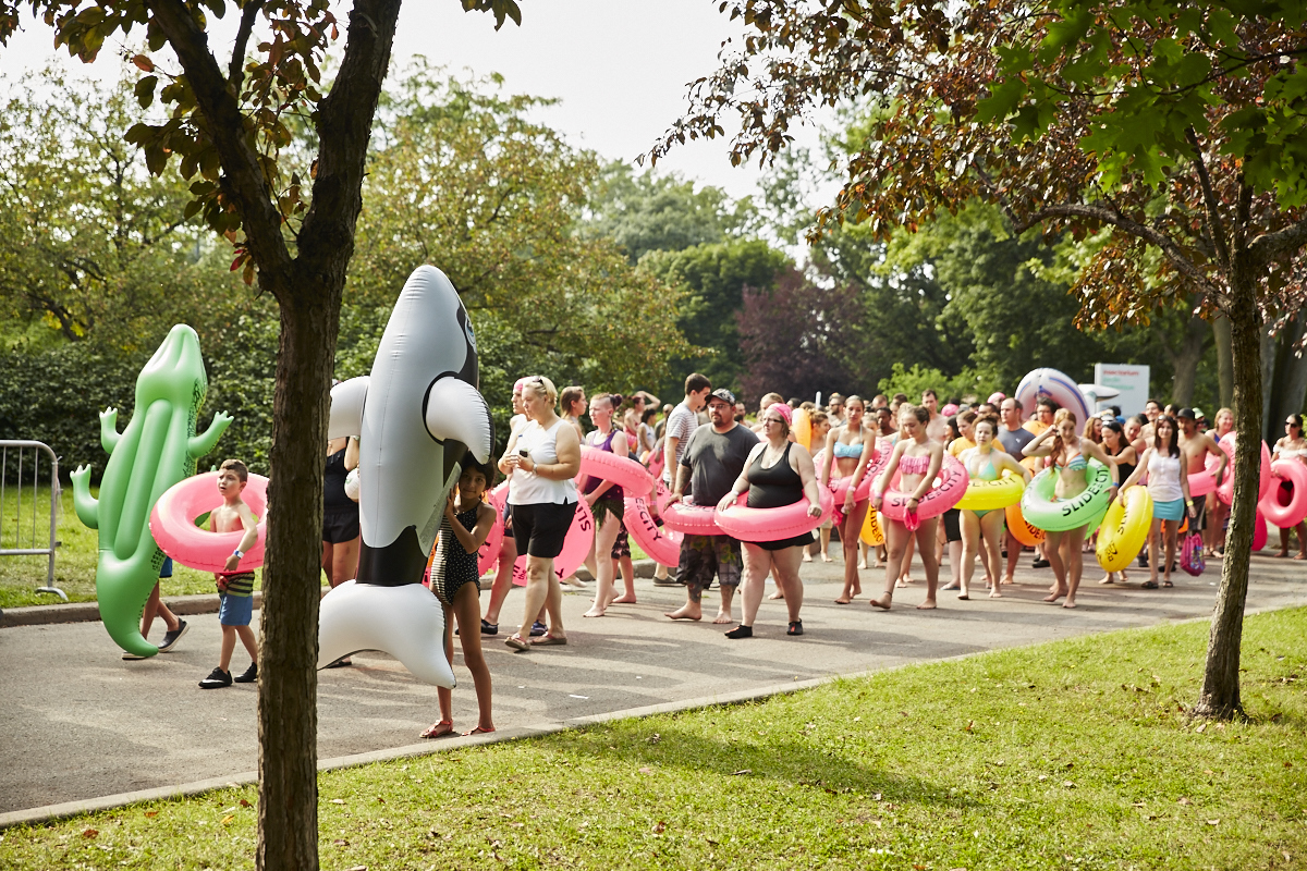 Slide the City fait glisser les Montréalais sur 305 mètres au Stade olympique