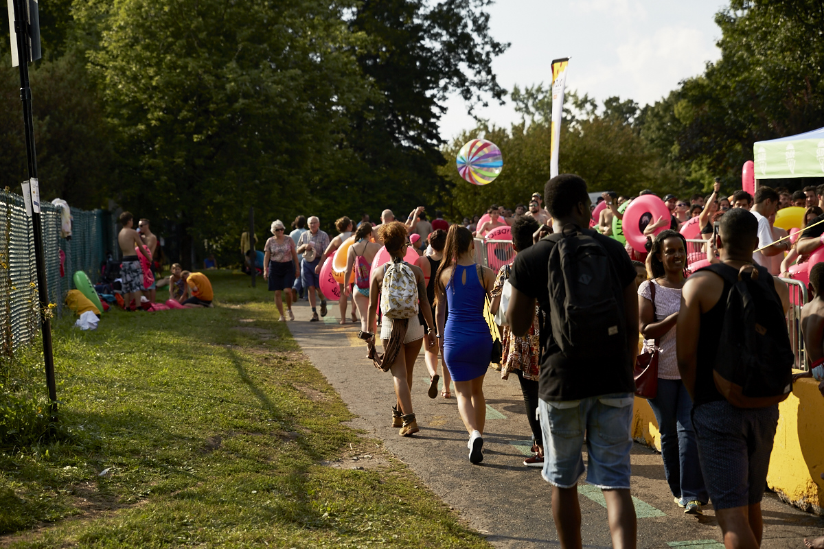 Slide the City fait glisser les Montréalais sur 305 mètres au Stade olympique