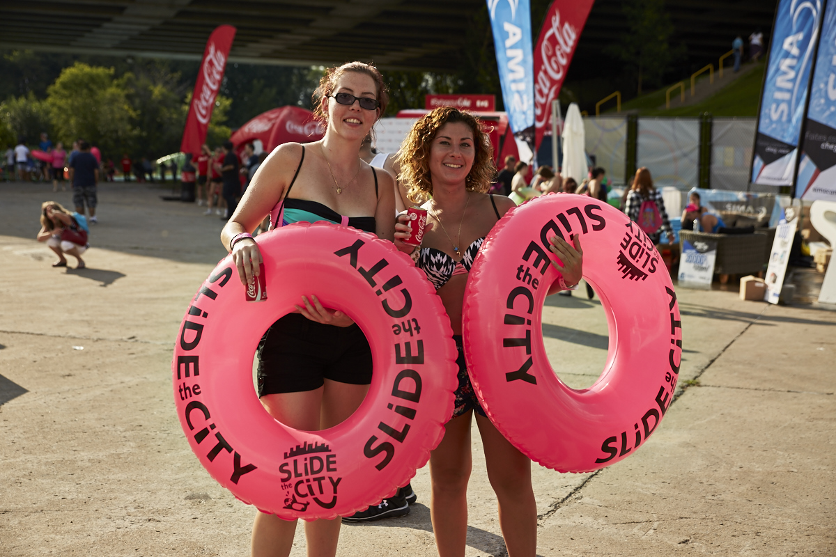 Slide the City fait glisser les Montréalais sur 305 mètres au Stade olympique