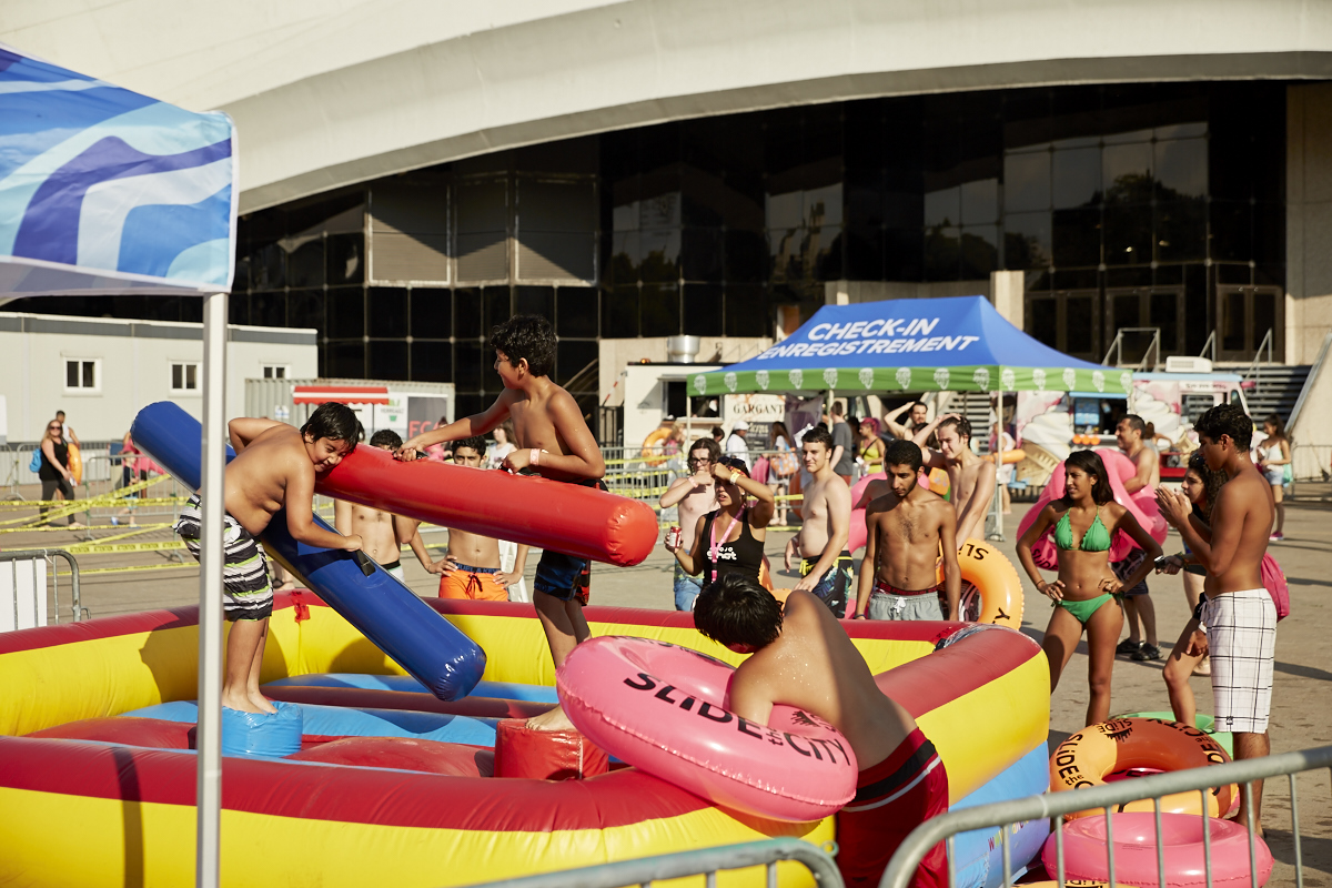 Slide the City fait glisser les Montréalais sur 305 mètres au Stade olympique
