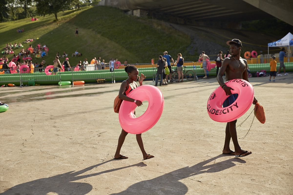 Slide the City fait glisser les Montréalais sur 305 mètres au Stade olympique