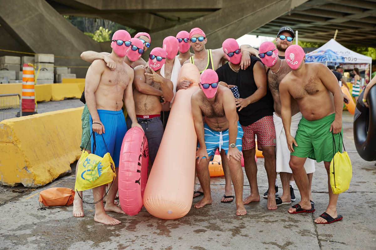 Slide the City fait glisser les Montréalais sur 305 mètres au Stade olympique