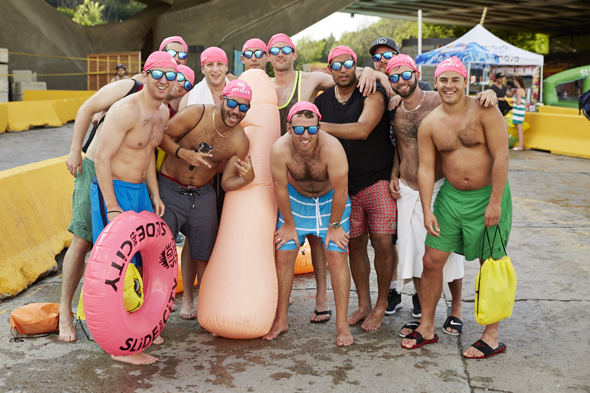 Slide the City fait glisser les Montréalais sur 305 mètres au Stade olympique