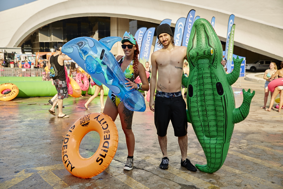 Slide the City fait glisser les Montréalais sur 305 mètres au Stade olympique