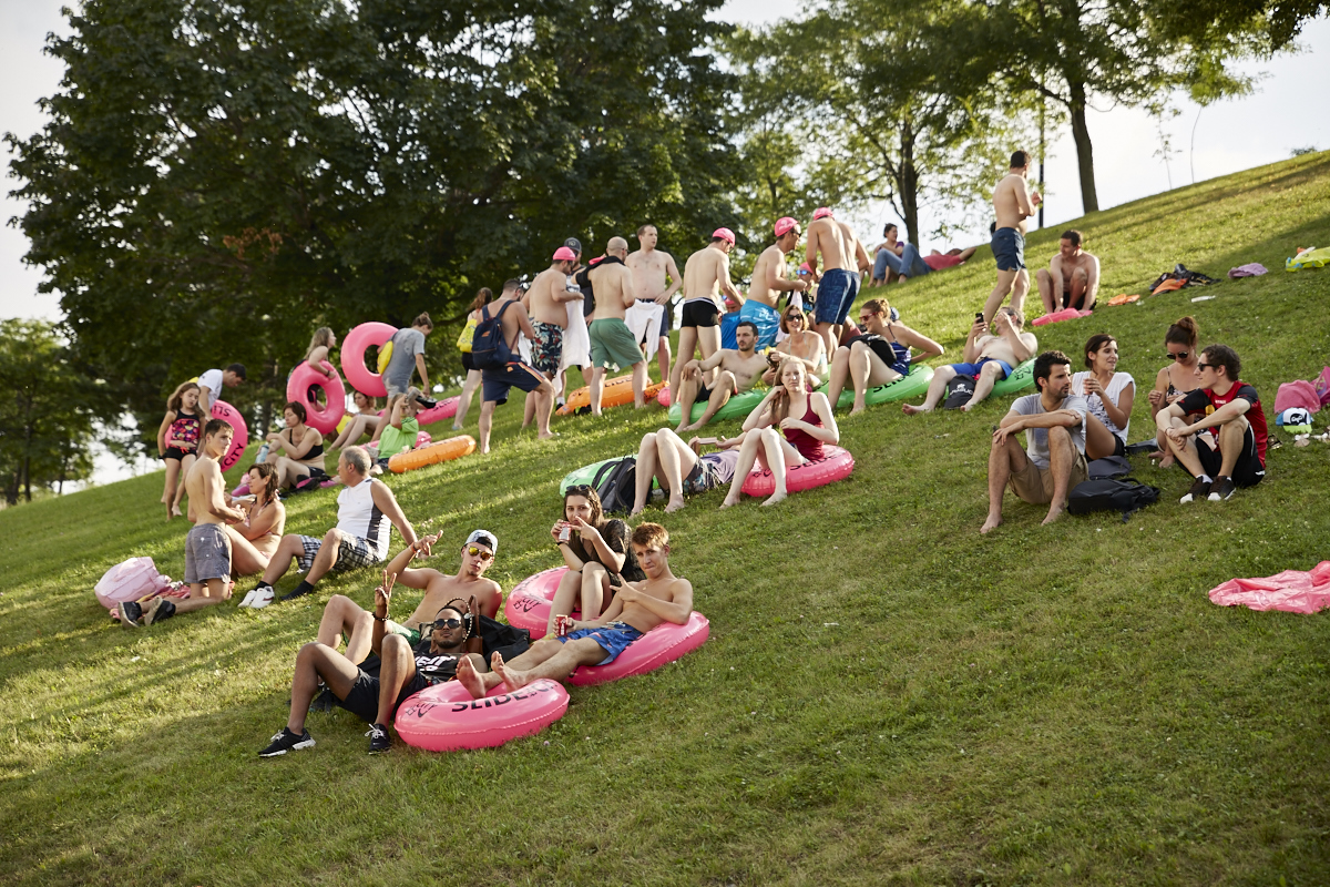 Slide the City fait glisser les Montréalais sur 305 mètres au Stade olympique