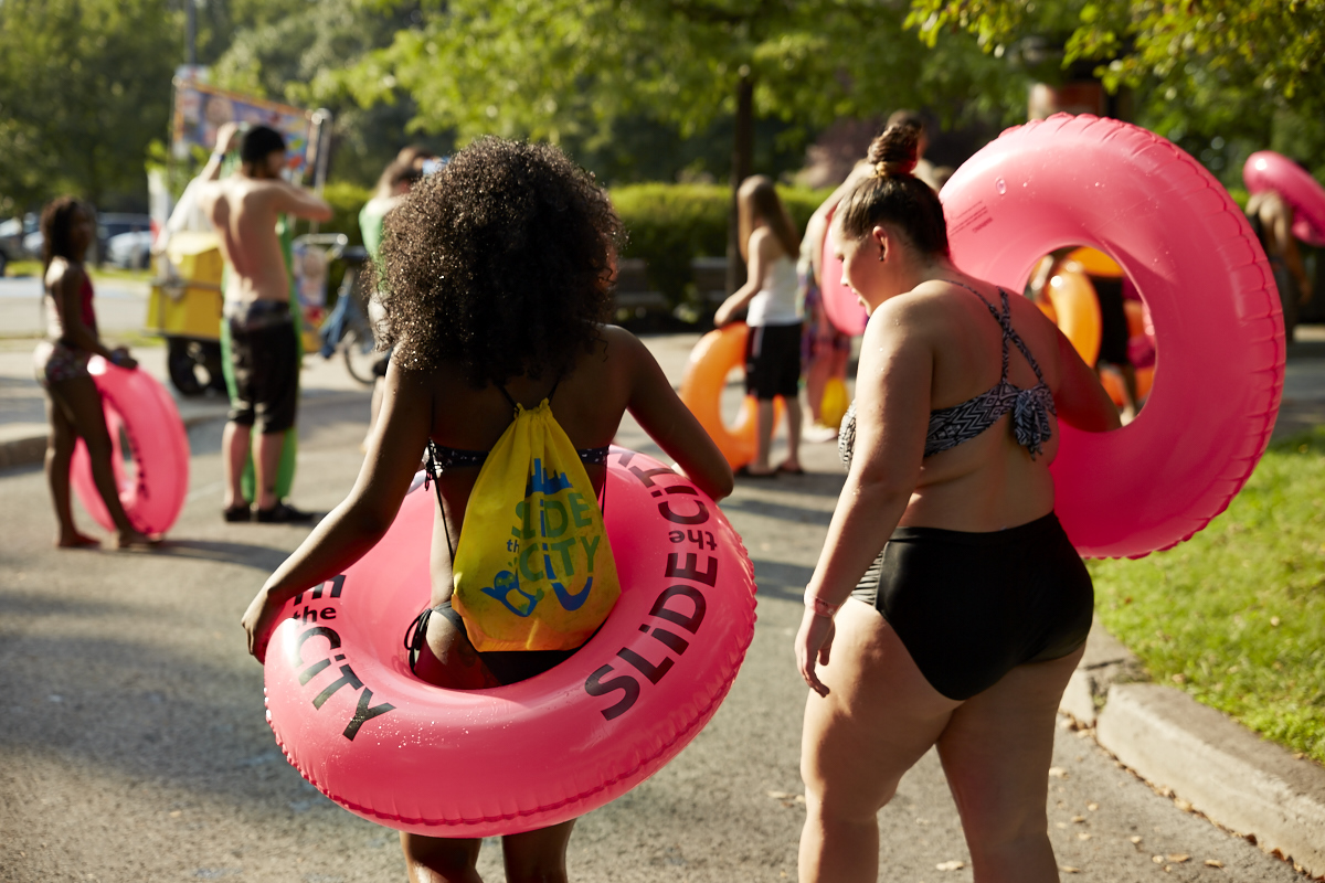 Slide the City fait glisser les Montréalais sur 305 mètres au Stade olympique