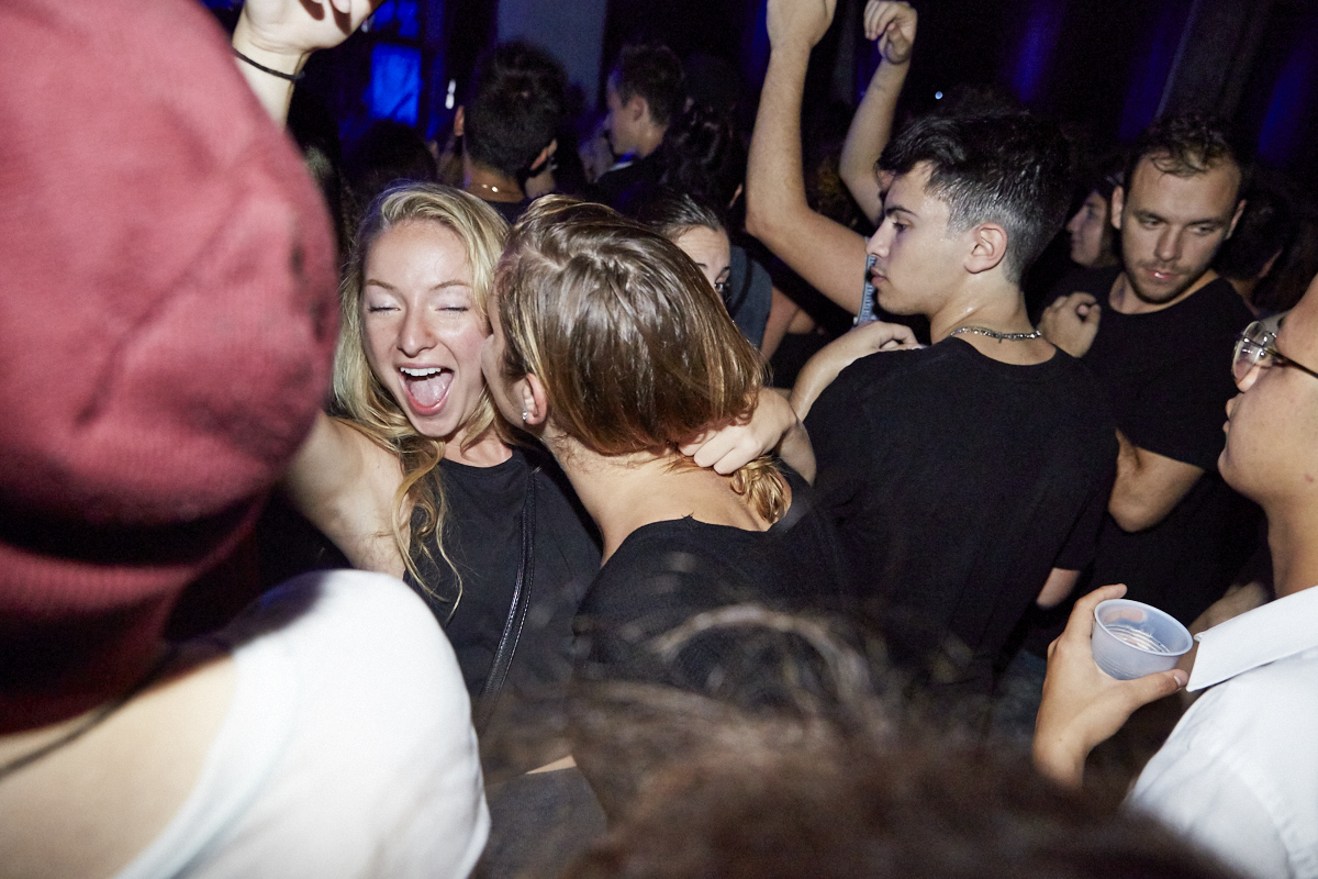 Kaytranada offre une performance vibrante dans une SAT bondée