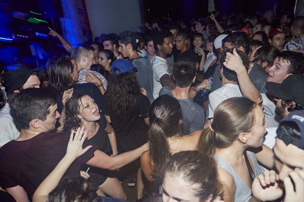 Kaytranada offre une performance vibrante dans une SAT bondée