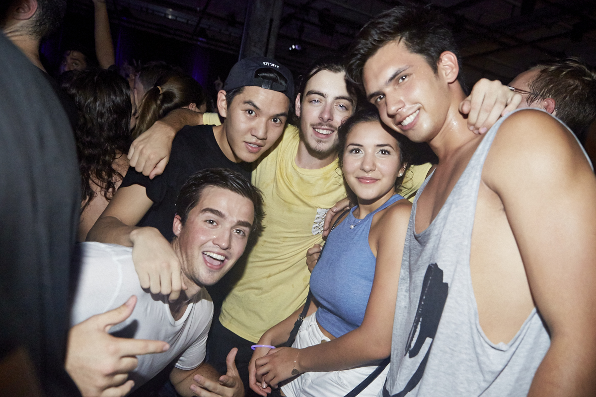 Kaytranada offre une performance vibrante dans une SAT bondée