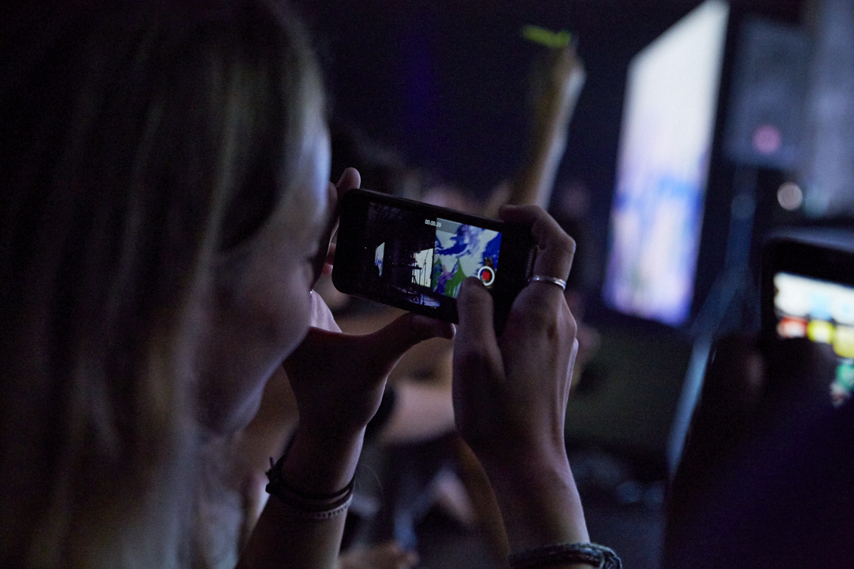 Kaytranada offre une performance vibrante dans une SAT bondée