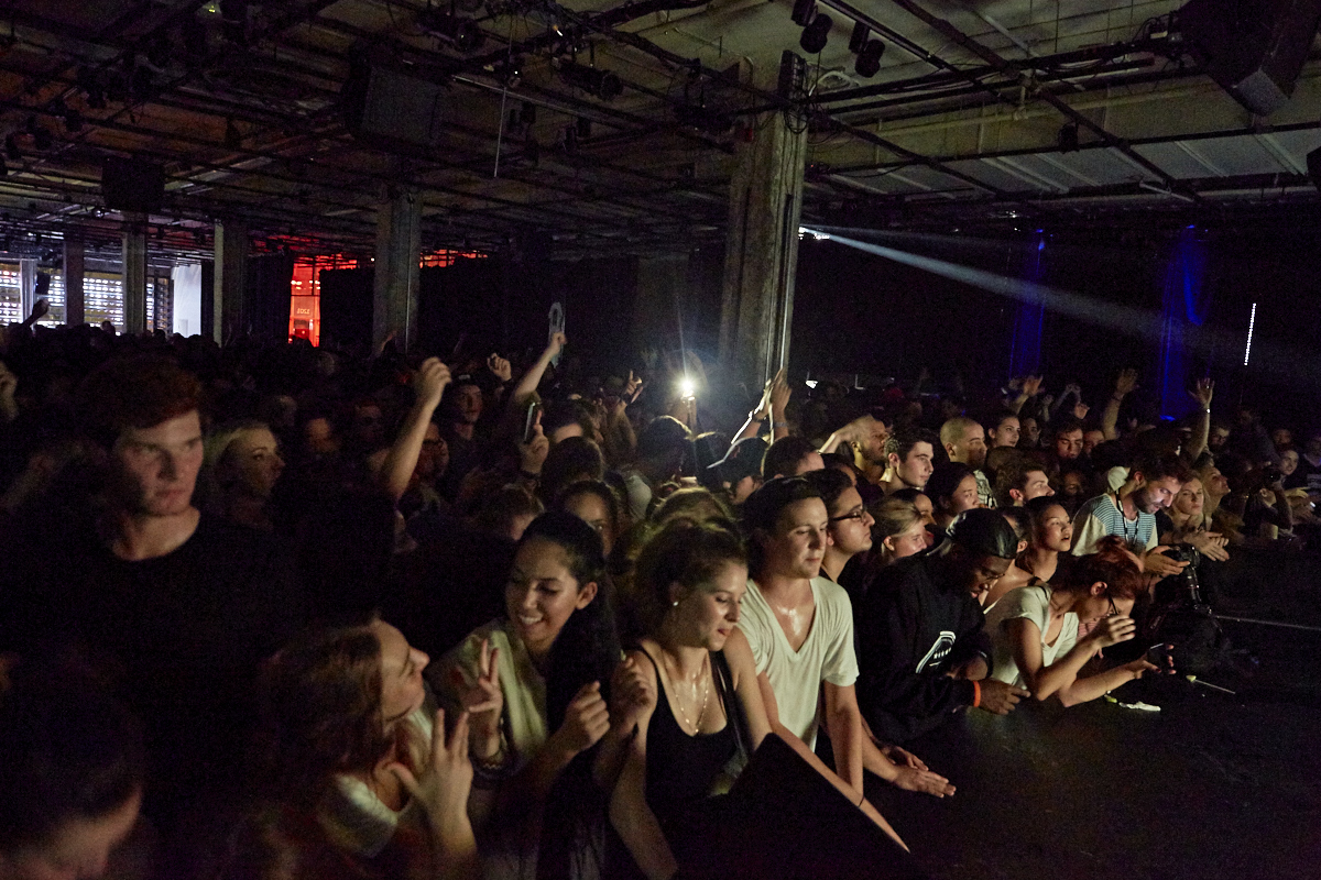 Kaytranada offre une performance vibrante dans une SAT bondée