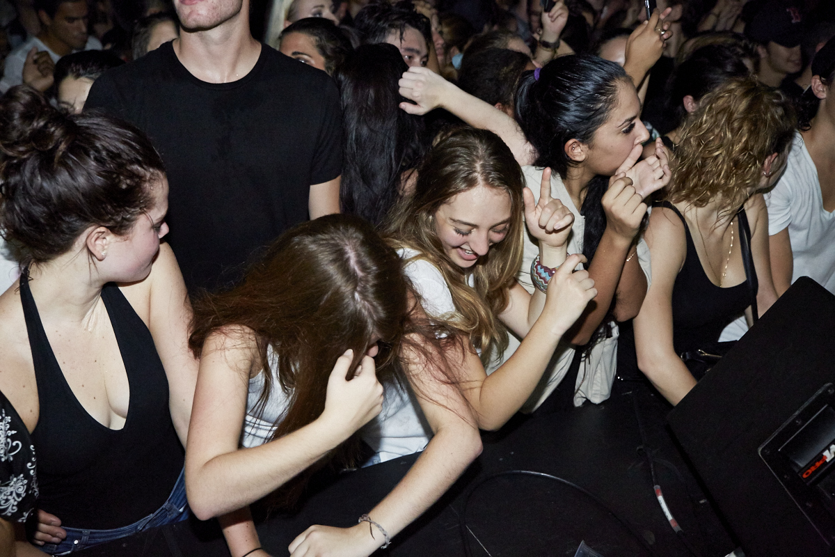 Kaytranada offre une performance vibrante dans une SAT bondée
