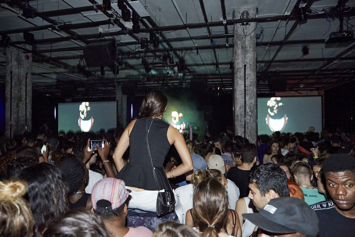 Kaytranada offre une performance vibrante dans une SAT bondée