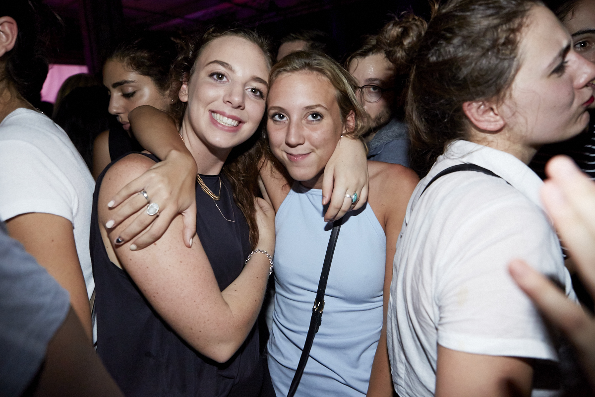 Kaytranada offre une performance vibrante dans une SAT bondée