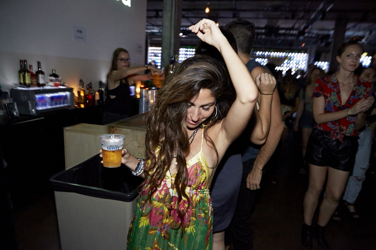 Kaytranada offre une performance vibrante dans une SAT bondée