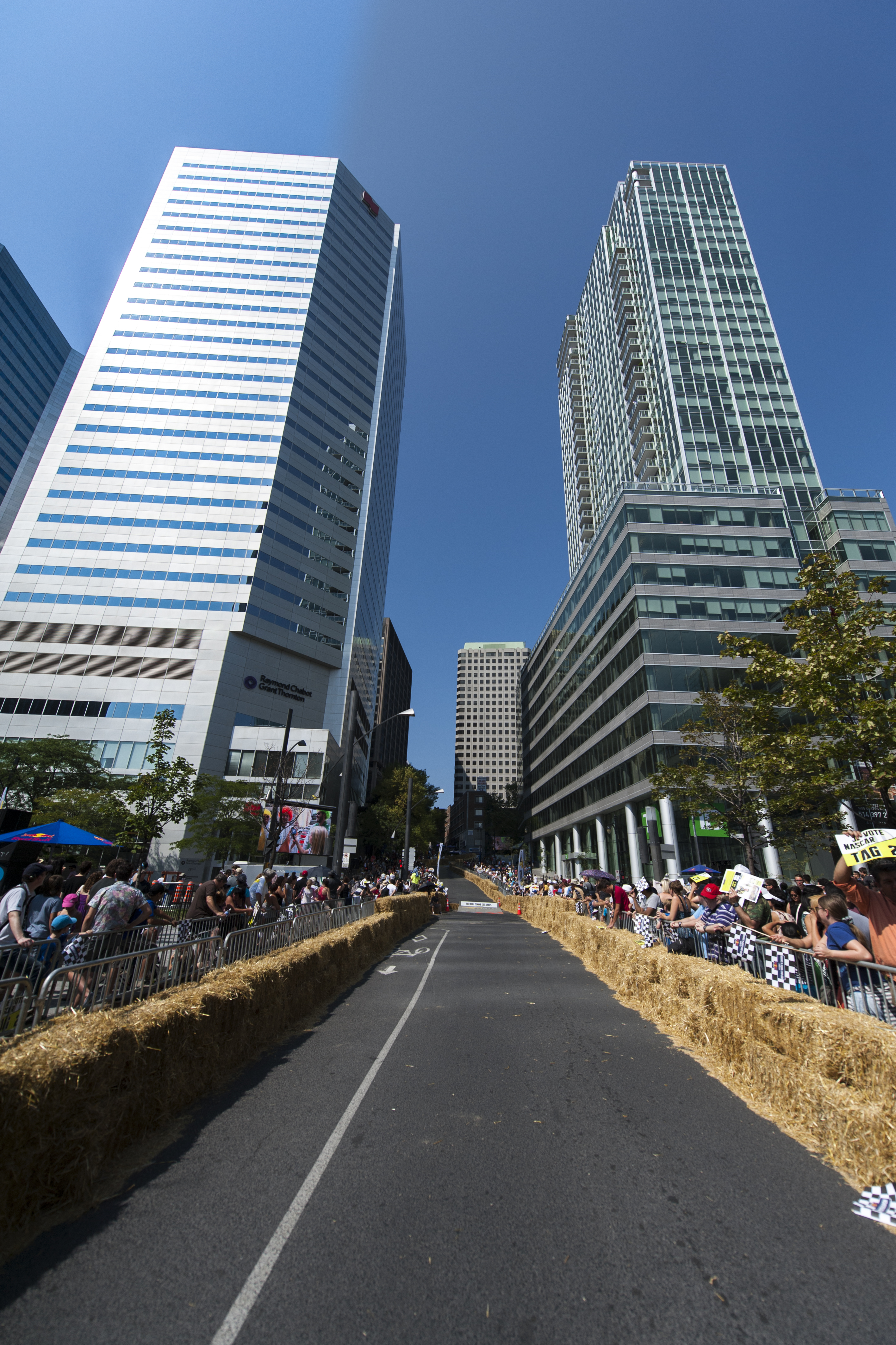 La Course Red Bull Boîte à savon: 42 bolides incroyables devant 25 000 personnes