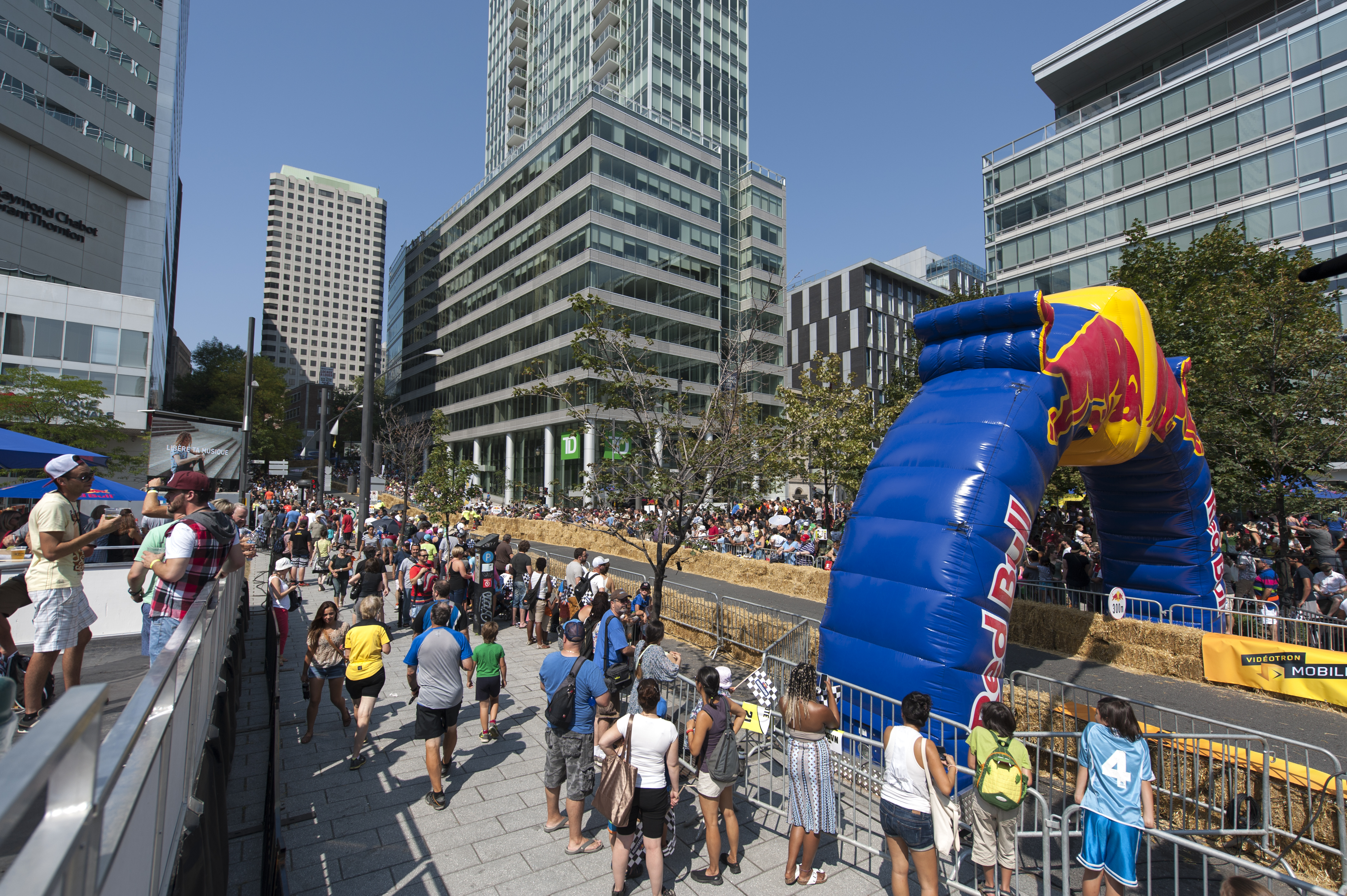 La Course Red Bull Boîte à savon: 42 bolides incroyables devant 25 000 personnes