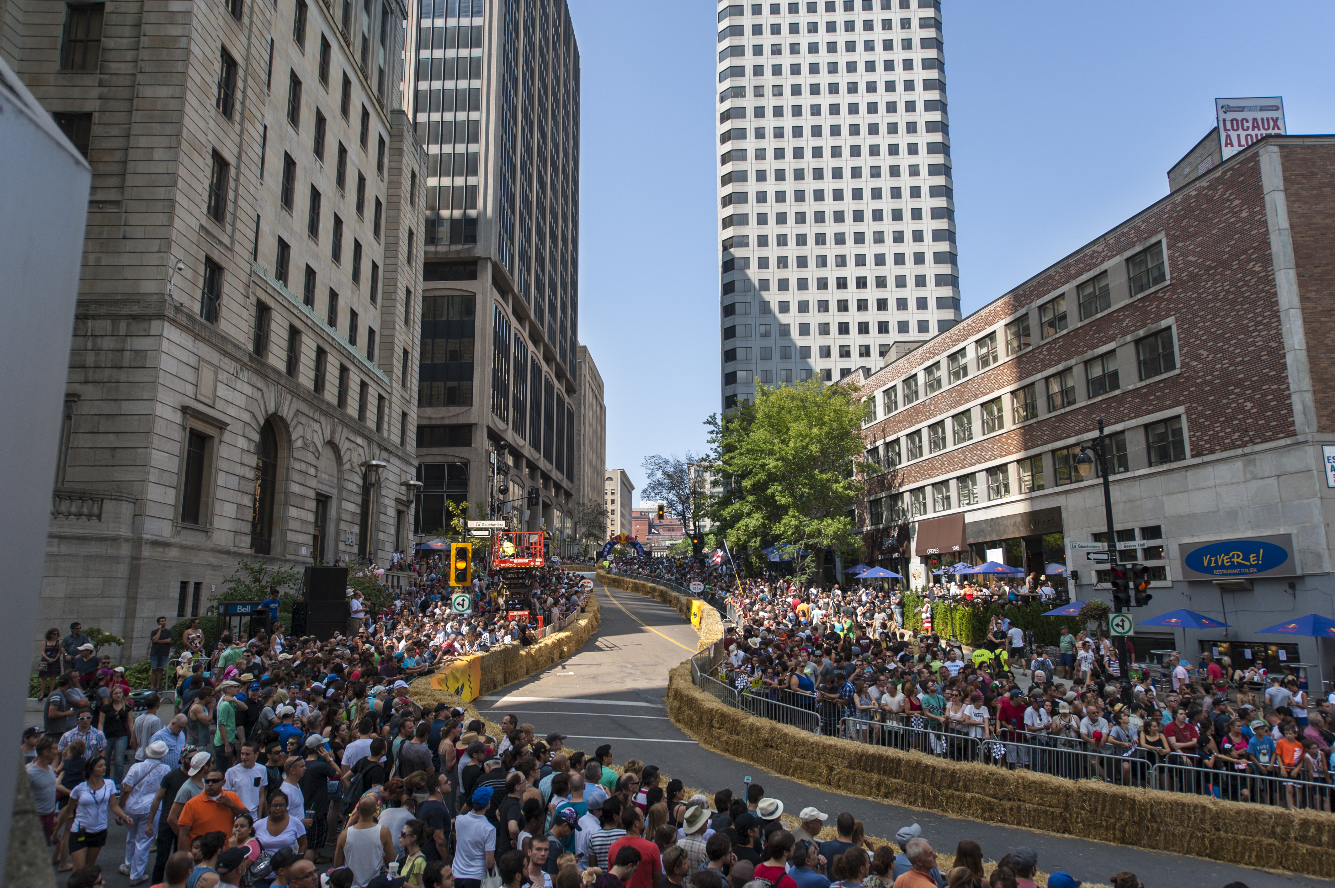 La Course Red Bull Boîte à savon: 42 bolides incroyables devant 25 000 personnes